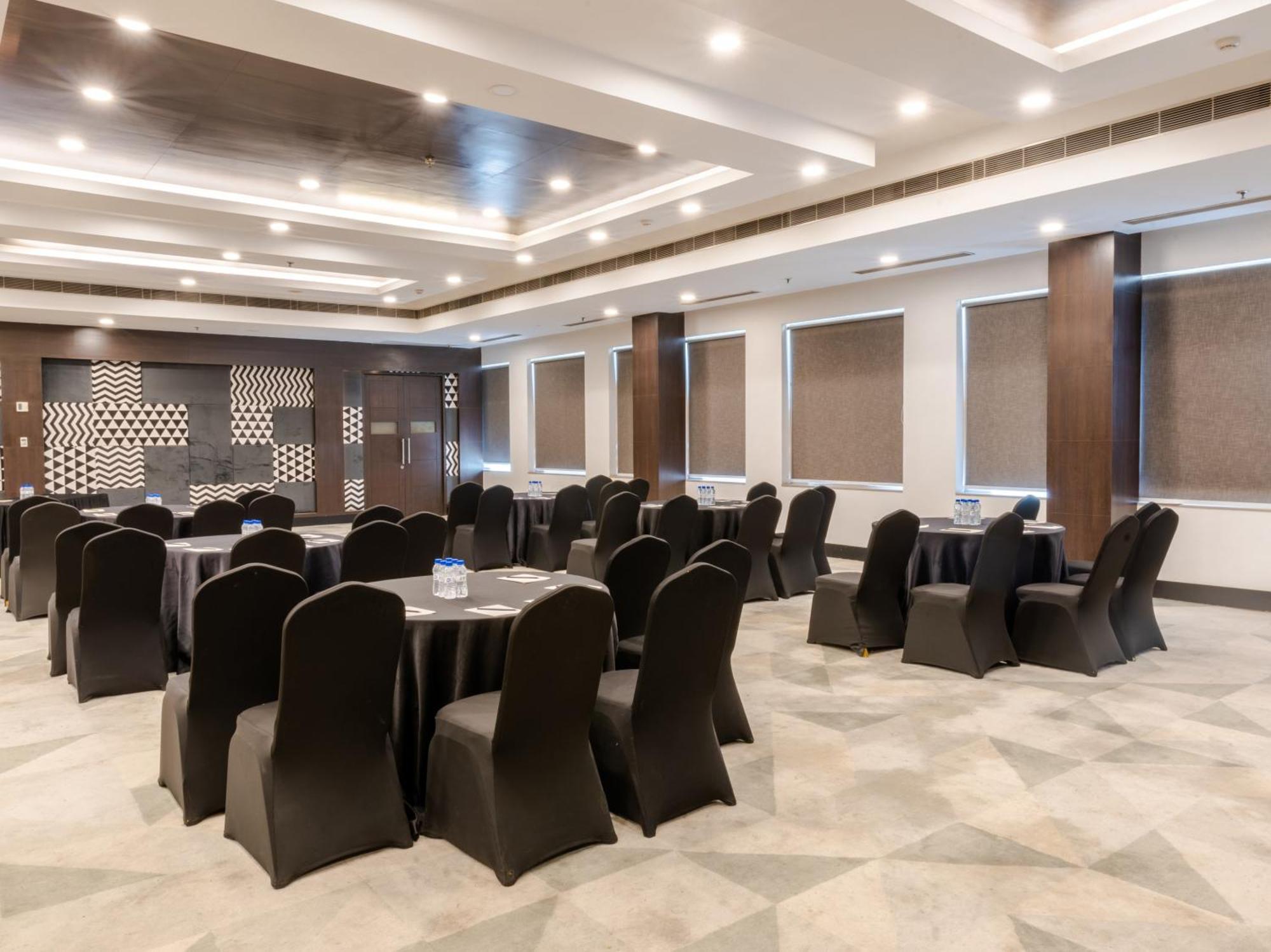 Hotel Sunday Chandigarh 5*